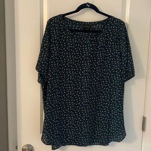 Banana Republic Size XL Navy, White and Green floral short sleeved top.
